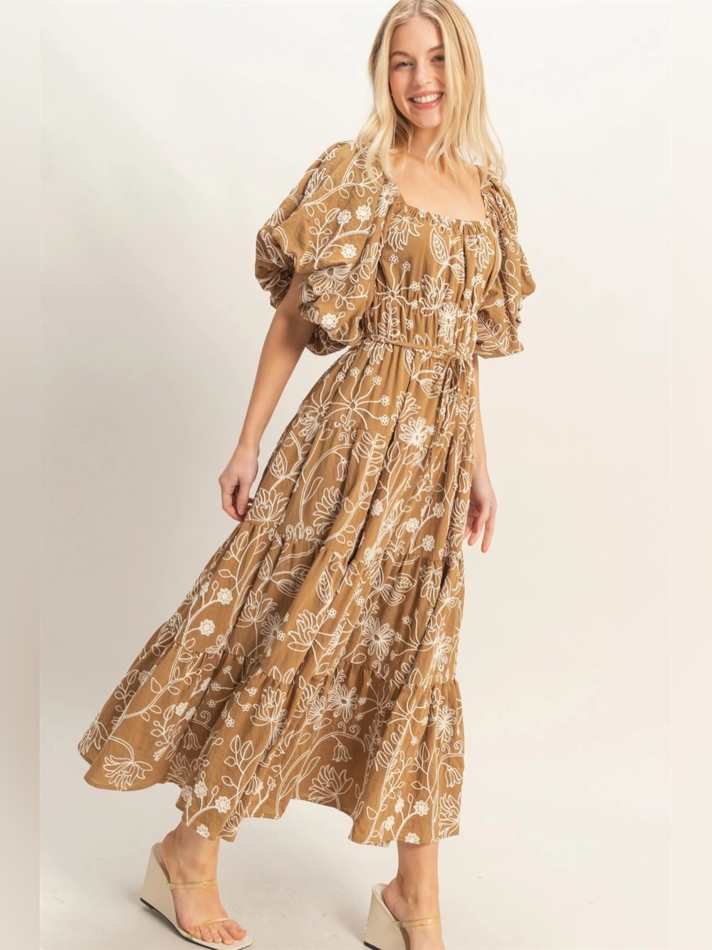NEW HYFVE Brown Floral Puff Sleeve Maxi Dress Size Medium Smocked Waist Tiered